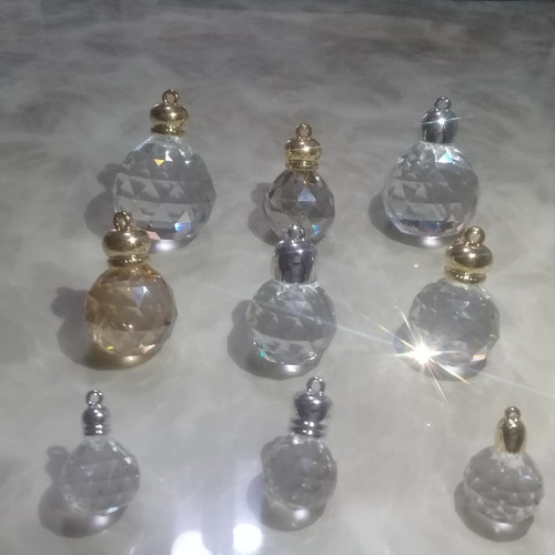 Imagen 3 de 10 de Esferas Navideñas De Cristal Cortado 3 Cm. Color Plata Y Oro