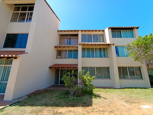Amplio Apartamento Ubicado En Puerto Real, En Planta Baja Y Con Acceso A La Playa