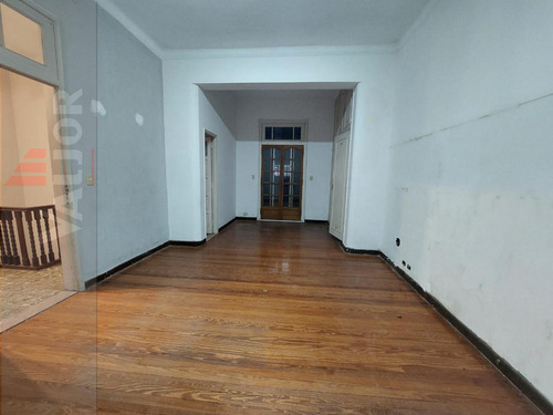 Espectacular Casa De Estilo, Única Por Su Estado!!! A Mts. De Av. Triunvirato Y De Estación De Subte