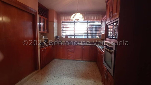 Diana C, Vende Bella Casa En Trigal Centro Valencia Rc- Dc 24-20836