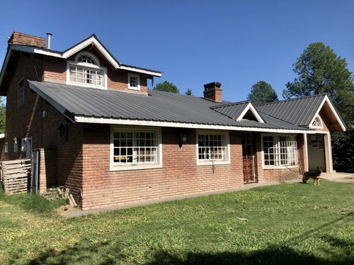 Excelente Casa Quinta En Barrio Los Laureles