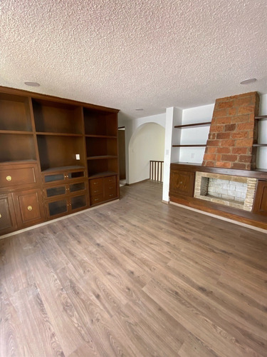 Imagen 14 de 22 de Casa En Venta Totalmente Remodelada Con 3 Recs En Barrio Del