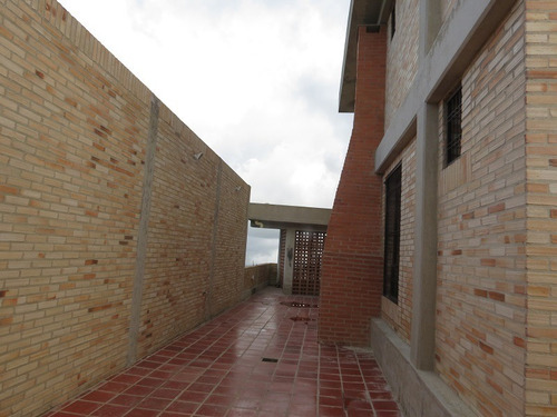 Lujosa Casa En Venta Parque El Retiro, San Antoniode Los Altos.