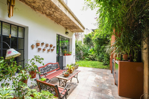 Casa De 3 Dormitorios Con Parrillero Terraza Patio Y Jardín Centro Echesortu