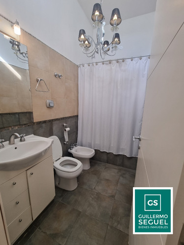 Casa En Venta De 4 Dormitorios + Escritorio Con Tremenda Vista Country 4 Hojas