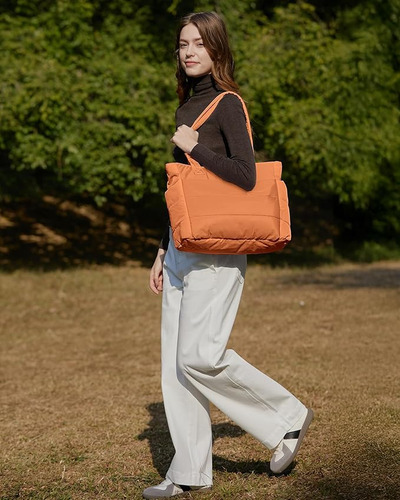 A Lightweight, Fluffy, And Spacious Single-shoulder Tote Bag