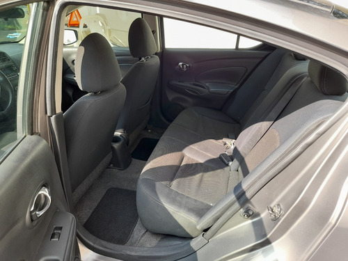 Imagen 6 de 11 de Nissan Versa 2016