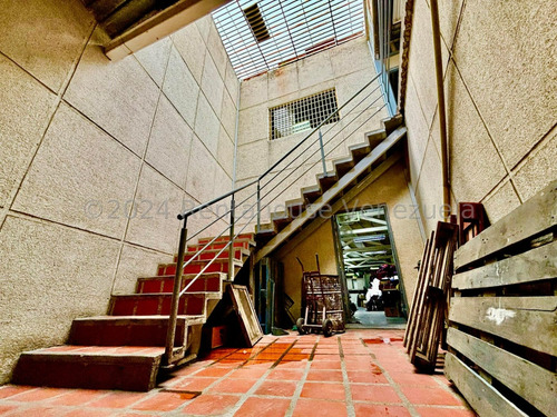 Local Edificio En Venta En La Av Nueva Granada Los Rosales Con Financiamiento Y Puesto De Estacionamiento A Pie De Calle Con Alto Trafico Peatonal Y Vehicular
