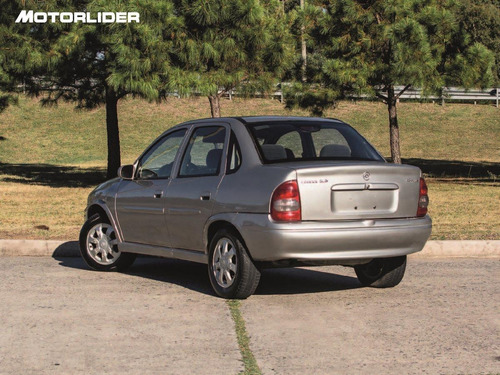 Imagen 8 de 13 de Chevrolet Corsa Classic Gls Sedán - Permuta / Financia