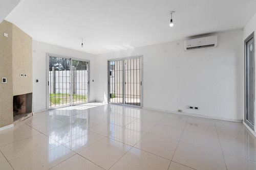 Alquiler Casa 3 Dormitorios En El Pinar, Barrio Portal Del Este