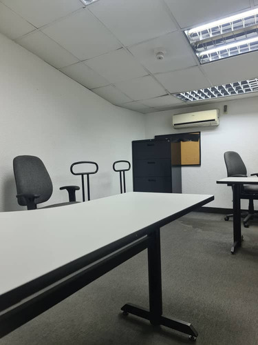 Alquiler De Amplia Oficina Local Zona Industrial La Trinidad. Cm
