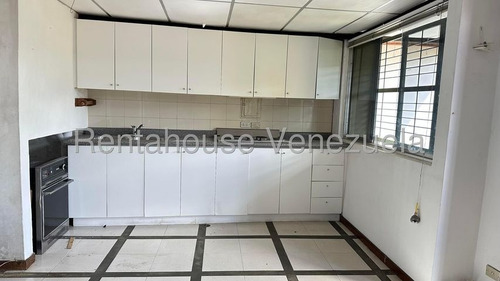 Casa En Alquiler En La Trinidad 25-13364 K.f