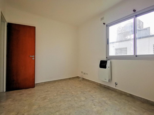 Imagen 17 de 21 de Ph, Tipo Duplex Con Jardín Y Cochera - 133 / 70 Y 71 La Plata