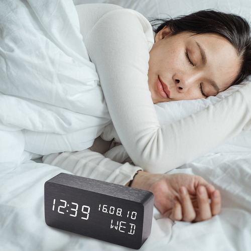 Reloj Despertador Led De Mesita De Noche Con Control De Escr