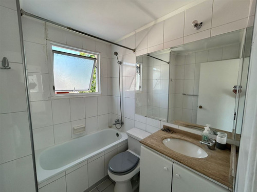 Rebajada Casa En Venta De 4 Dorm. En Peñalolén
