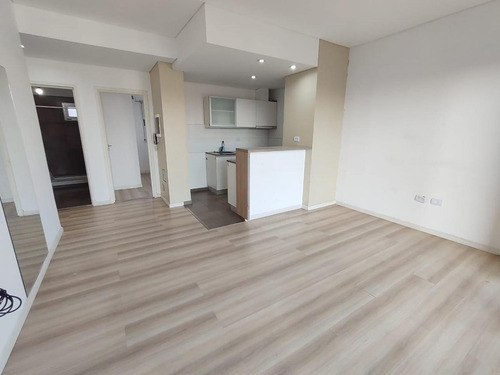 Imagen 2 de 9 de Departamento En Venta, Moreno 754 (6°d), Belén De Escobar