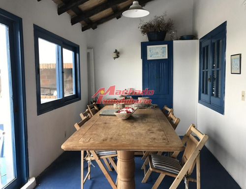 Casa A Pasos Del Puerto De Punta Del Este - 6 Dormitorios - Oportunidad- Ref: 5704