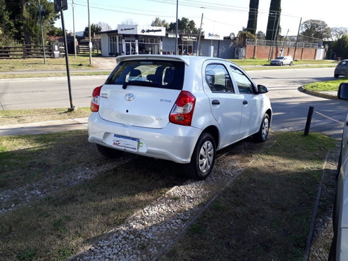 Imagen 5 de 9 de Toyota Etios Xs