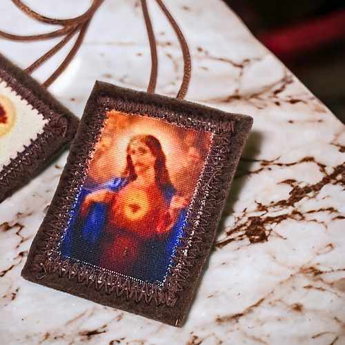 Escapulário Nossa Senhora Do Carmo Em Tecido De Lã Pequeno Cor Marrom
