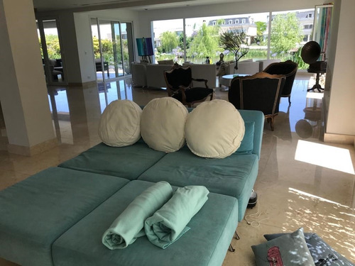Casa En Venta Ubicado En El Golf, Nordelta