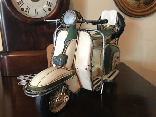 Imagen 5 de 6 de Moto Vespa De Colección Pequeña A Escala