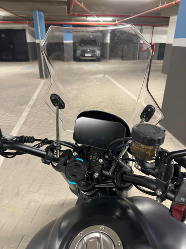 Voge 500 Ac 2023 Con Accesorios, Detalle Por Caida Parada