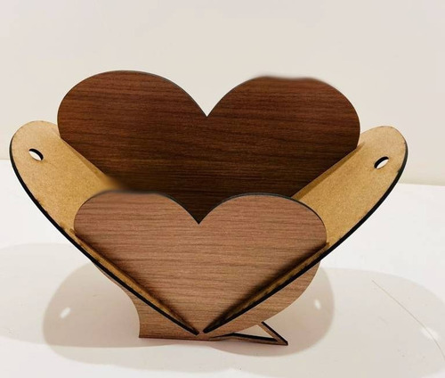 Imagem 3 de 7 de Cesta Coração 18cm Mdf Marrom 3mm - 10 Unidades