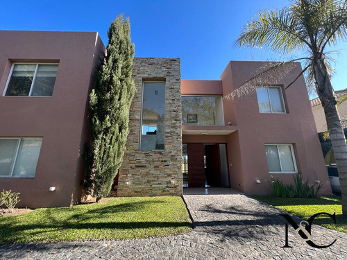 Casa En Venta En San Isidro Labrador Al Golf