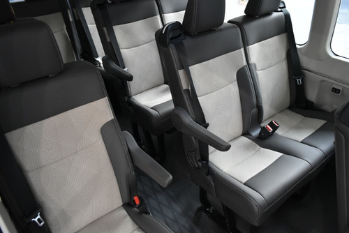 Imagen 18 de 21 de Toyota Hiace Commuter 2.8 Tdi 6at 14a 2022 - Car Cash