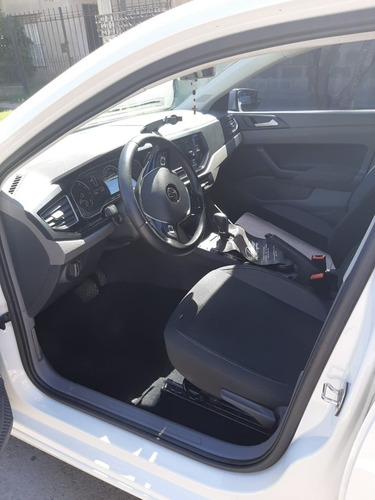 Volkswagen Polo Comfortline Plus 1.6 At - 5 Puertas