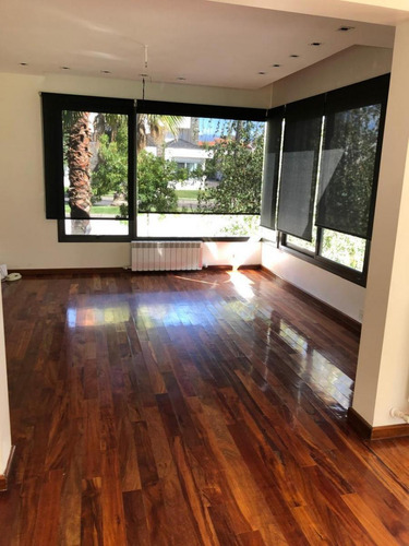 Casa En Alquiler - 4 Dormitorios 6 Baños - Cocheras - 1.224mts2 - Godoy Cruz