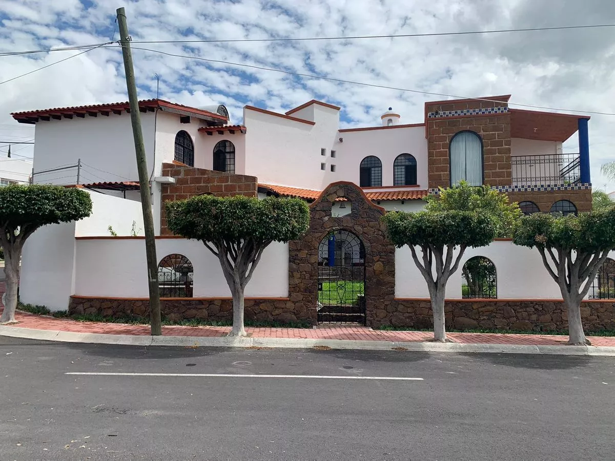 Hermosa Residencia En Juriquilla Central, Diseño De Autor, E