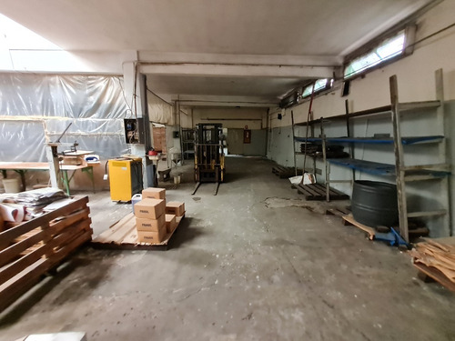 Vende Local Industrial O Deposito - Padrón Único De 1800 M2 - Brazo Oriental