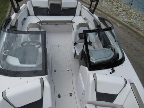 Imagen 10 de 12 de Scarab 215