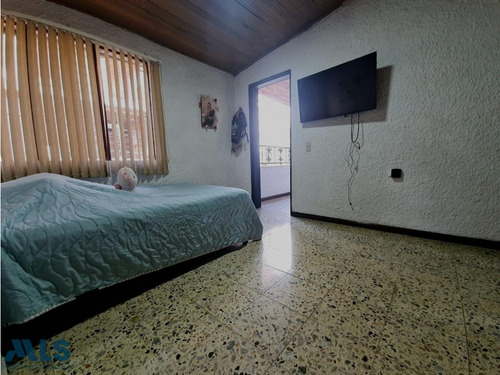 Venta Casabifamiliar Barrio Alcala, Envg(mls#253508)