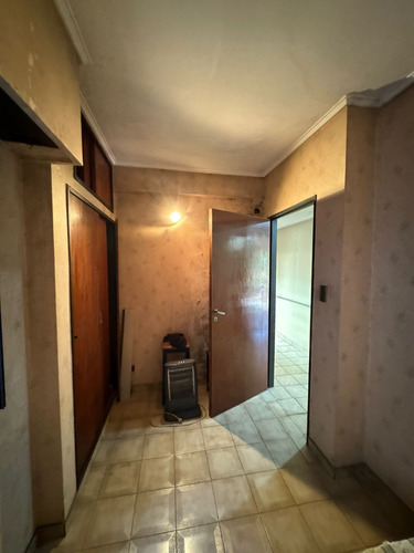 En Venta Piso Unico 6 Amb C/ Cochera, Balcones, Patio, Terraza Y Quincho En Lanus O (441)