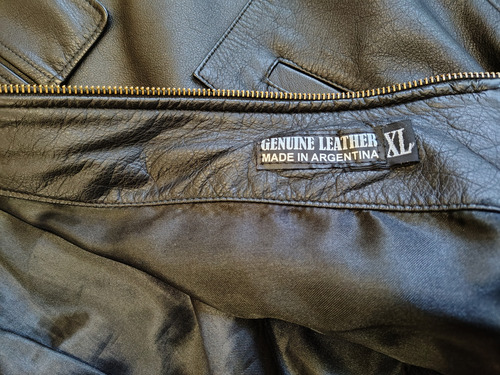 Campera De Cuero Con Capucha Desmontable, Impecable. (Usado)