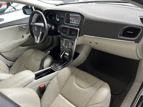 Volvo V40 2.0 T4 Dynamic Aut. 5p