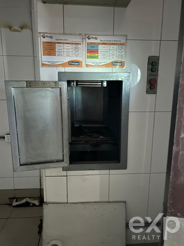 Local Comercial En Arriendo En Las Condes En Primer Piso