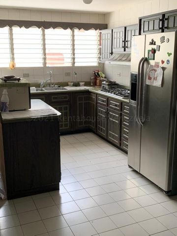 Imagen 10 de 12 de Casa En Venta En Prados Del Este 21-11818 Caro Fermoso 0424-2083128