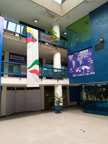 Vende Centro Comercial Avenida Bolivar De Valencia