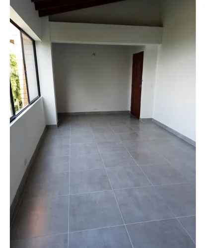Apartamento En Las Palmas, Piso 4