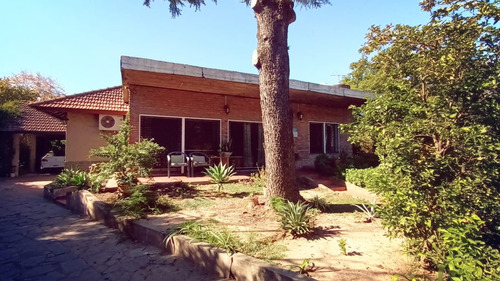 Venta Monte Grande Casaquinta Con 5 Dormitorios Pileta Y Parque Sobre Av Cervetti