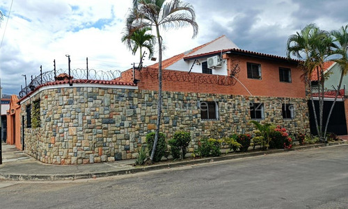 Julio Latouche Casa En Venta Quintas Del Norte, Urb. Las Quintas Naguanagua 24-15121, Amplia, Comoda En Muy Buenas Condiciones, Planta Eléctrica Y Amplio Tanque De Agua Con Sistema De