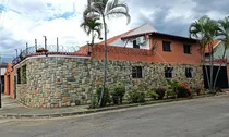Comprar Julio Latouche Casa En Venta Quintas Del Norte, Urb. Las Quintas Naguanagua 24-15121, Amplia, Cómoda En Muy Buenas Condiciones, Planta Eléctrica Y Amplio Tanque De Agua.