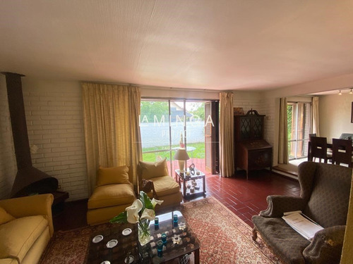 Casa En Venta De 3 Dorm. En Las Condes
