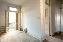Comprar Antiguo Todo Externo, Luminoso, Balcón Corrido, Por Escalera