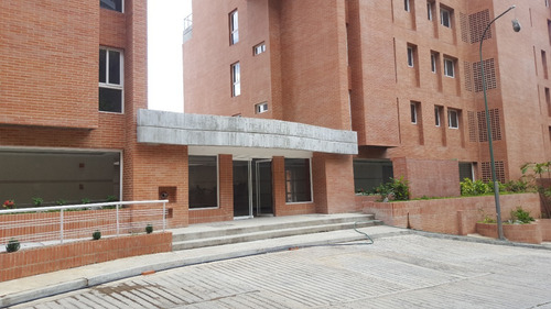 Alto Hatillo Imponente 180mts Financiamiento 50% En Dos Años Sin Intereses Linda Vista Edificio Nuevo Pozo De Agua Calle Privada Vigilancia 2habitaciones /3baños 2 Puestos En Sótano Maletero