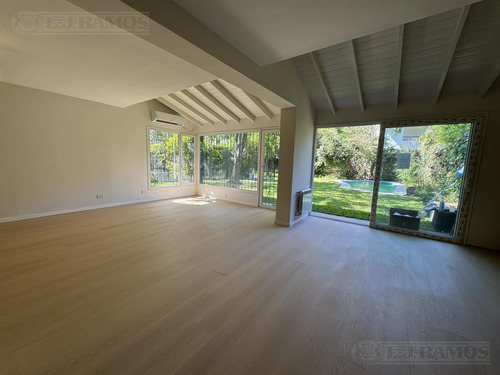 Impecable Casa En Venta A Estrenar , Reciclada A Nuevo, En Excelente Zona Acassuso.