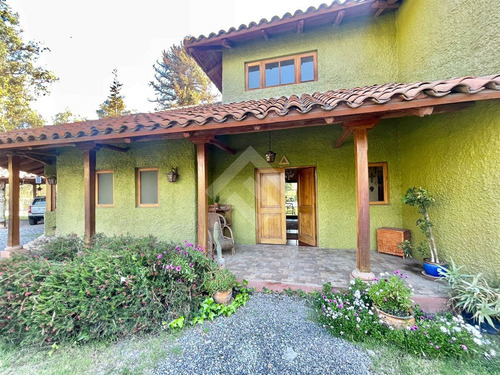 Casa En Venta De 5 Dorm. En Calera De Tango 5042 Mt2 Terreno